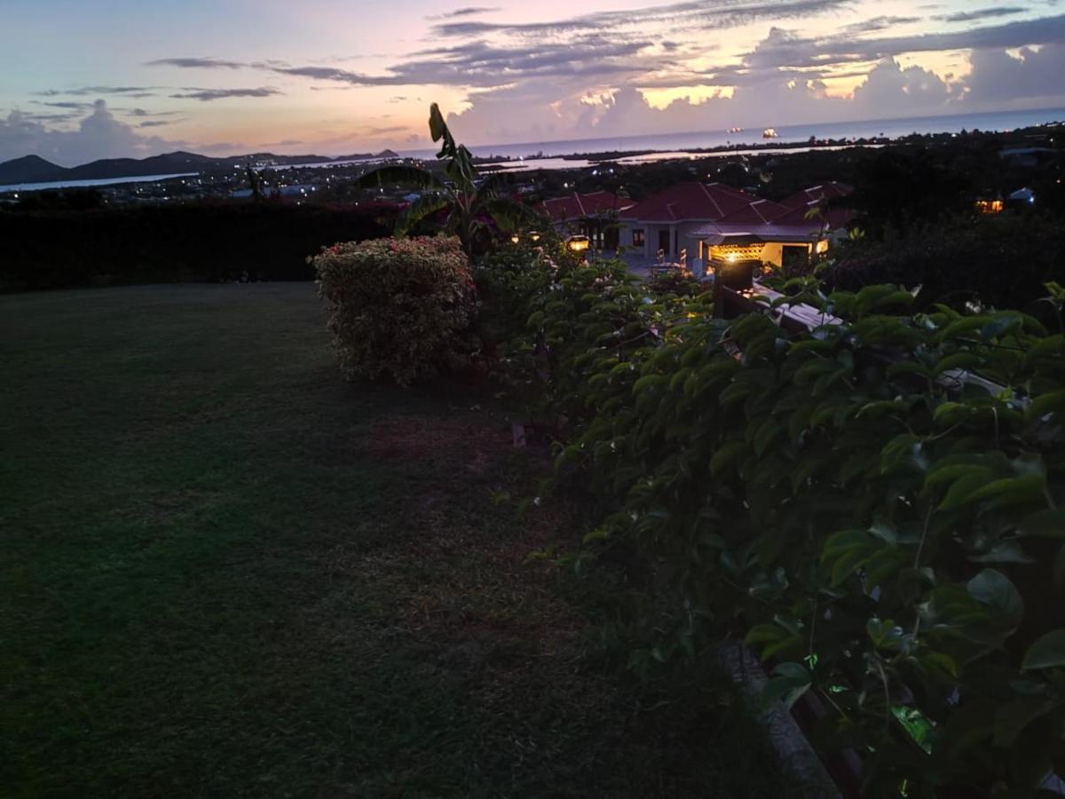 Holiday Home Belvedere Dickenson Bay Екстериор снимка