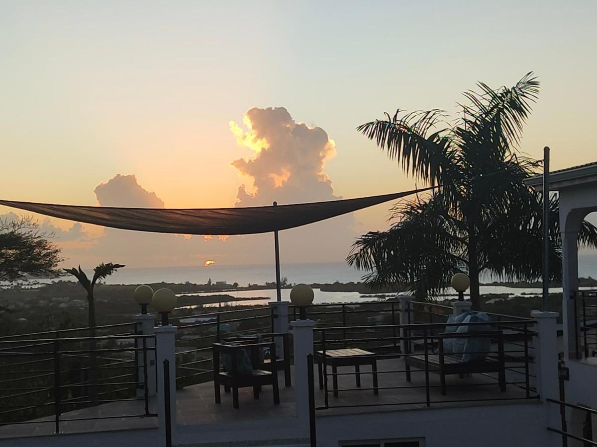 Holiday Home Belvedere Dickenson Bay Екстериор снимка
