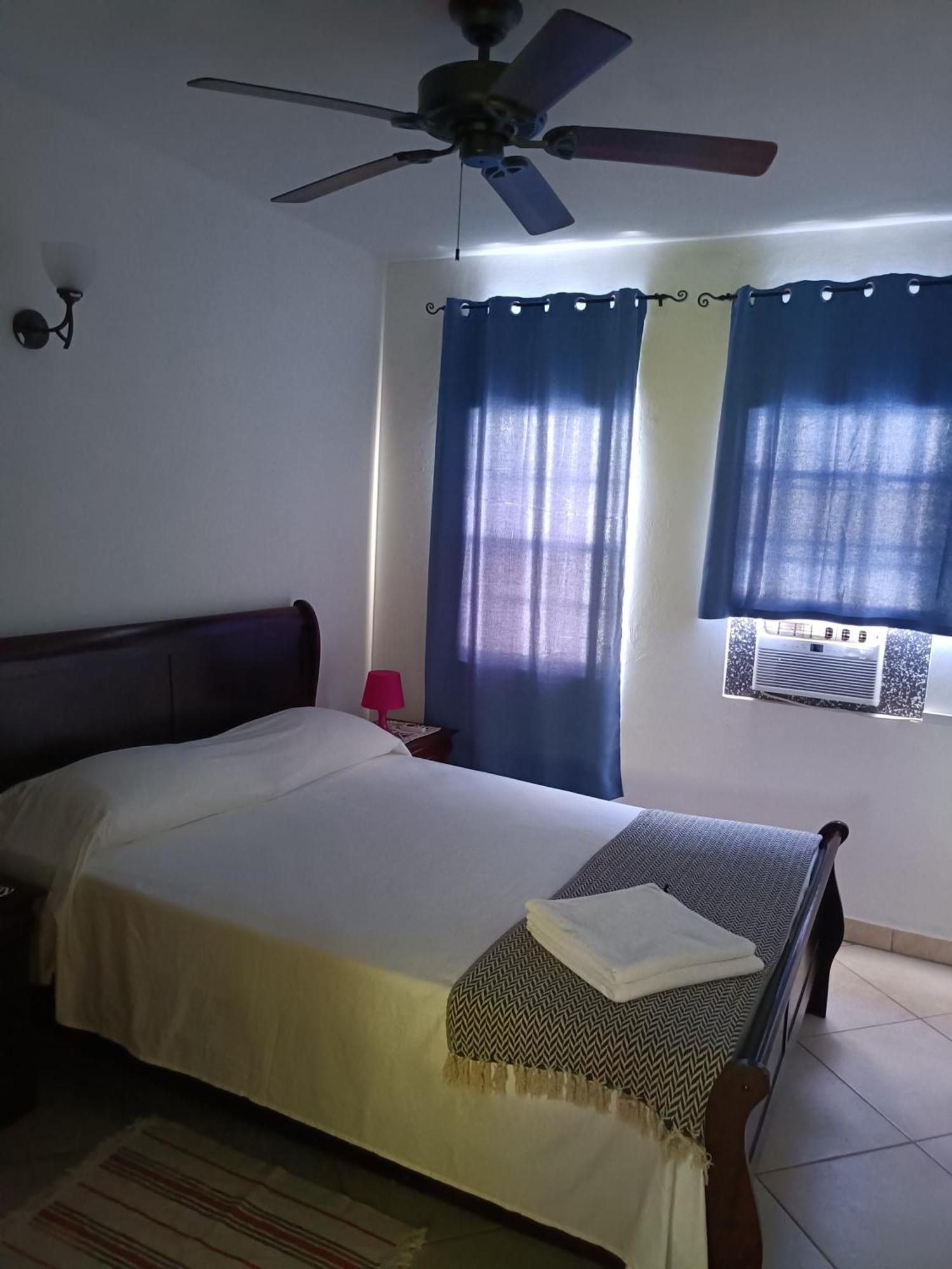 Holiday Home Belvedere Dickenson Bay Стая снимка