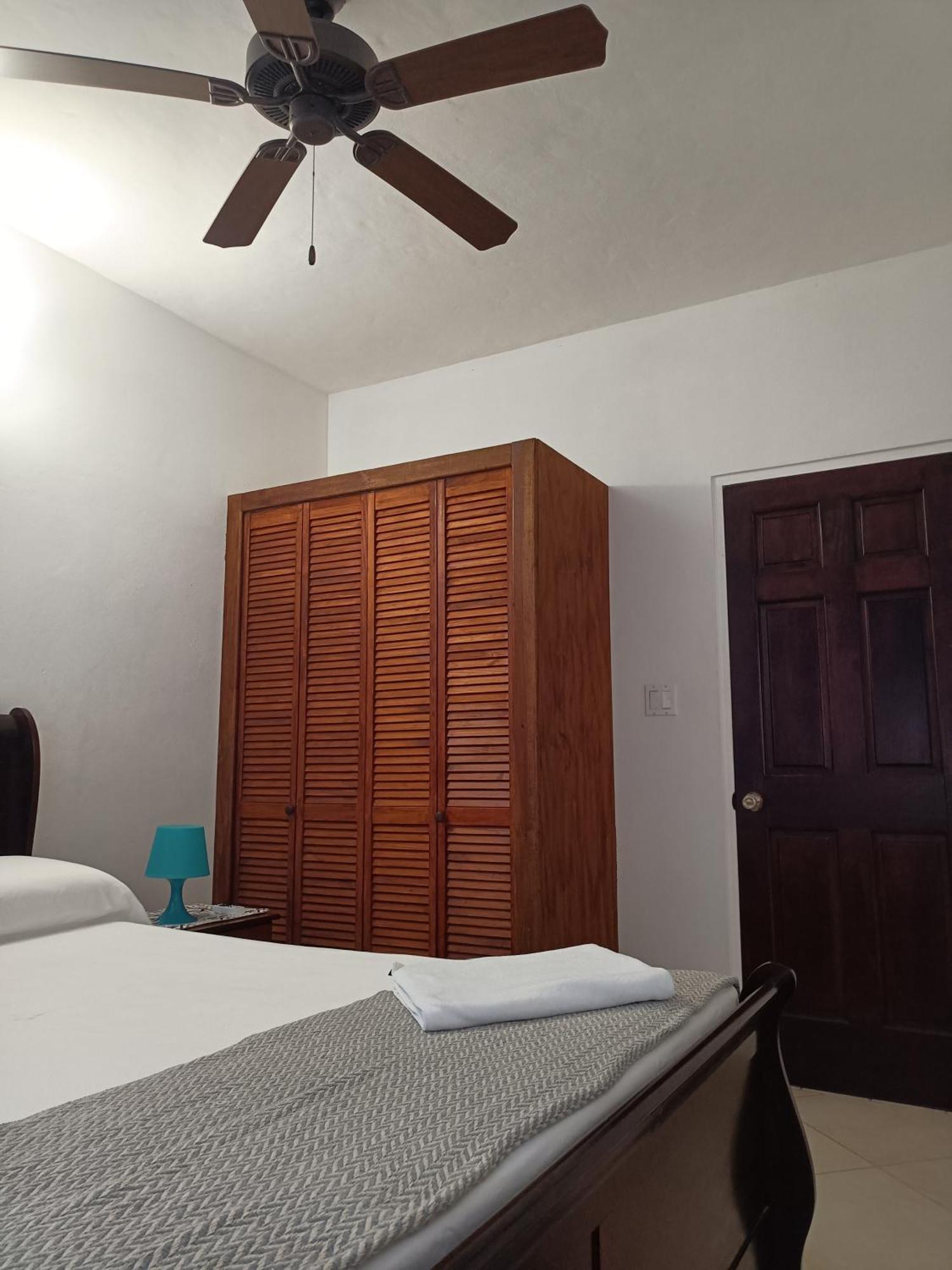 Holiday Home Belvedere Dickenson Bay Стая снимка